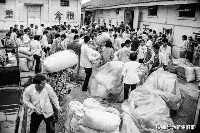 @郝国中杂谈 ：一个交过＂公粮＂的农民回忆：交公粮的那些年里，我和父母几乎把家里最好的粮食挑出来交给它们，但到了粮仓那里，收公粮的人趾高气扬，高高在上不说，还挑三拣四，部分人真是低三下四的在哀求他们收下